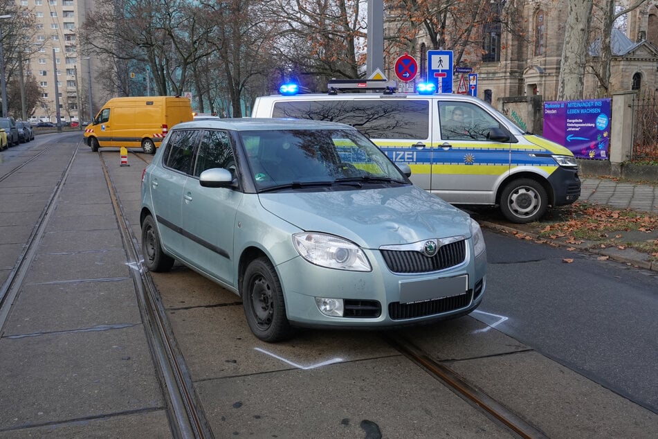 Am Freitagmorgen wurde in Dresden ein Mädchen (13) von einem Skoda-Fahrer (59) erfasst.