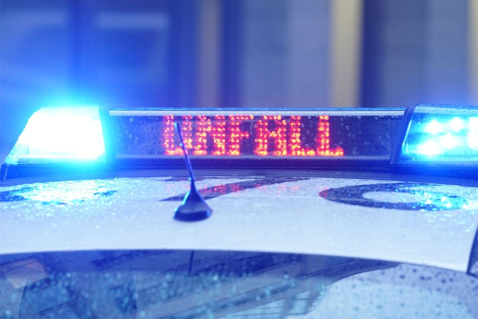 Die Polizei nimmt an, dass der 48-Jährige durch den Unfall dermaßen unter Schock stand, dass er einfach seine Fahrt fortsetzte. (Symbolfoto)