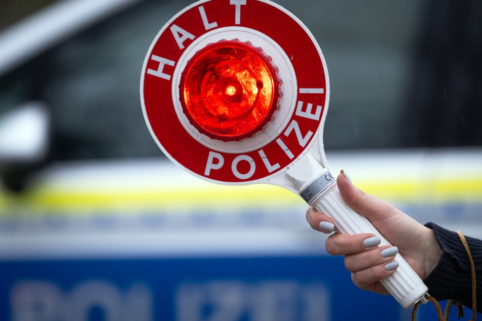 Der Mann (45) war bei der Kontrolle auf einmal davon gerast. (Symbolfoto)