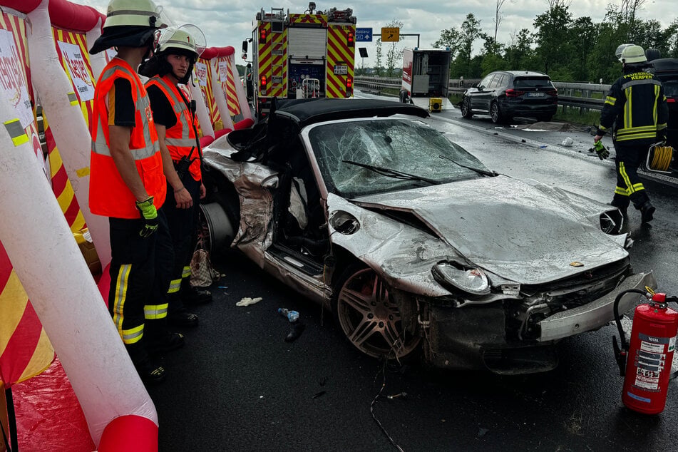 Massencrash auf A61 endet tödlich: Frau stirbt an Unfallstelle, vier weitere Personen teils schwer verletzt
