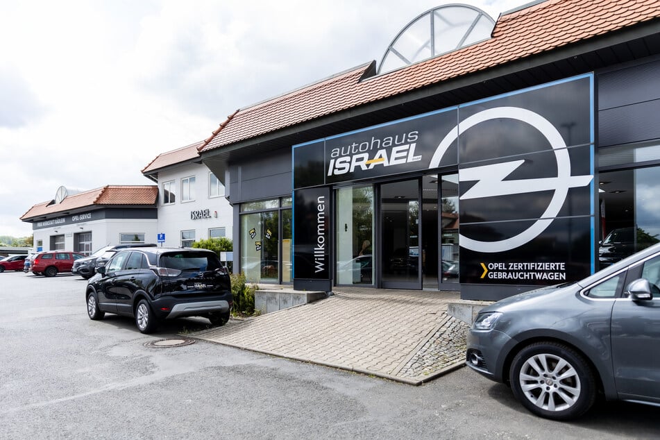 Der gesamte Prozess findet in den Räumlichkeiten des Autohauses Israel in Dresden (Dohnaer Straße 310) statt.