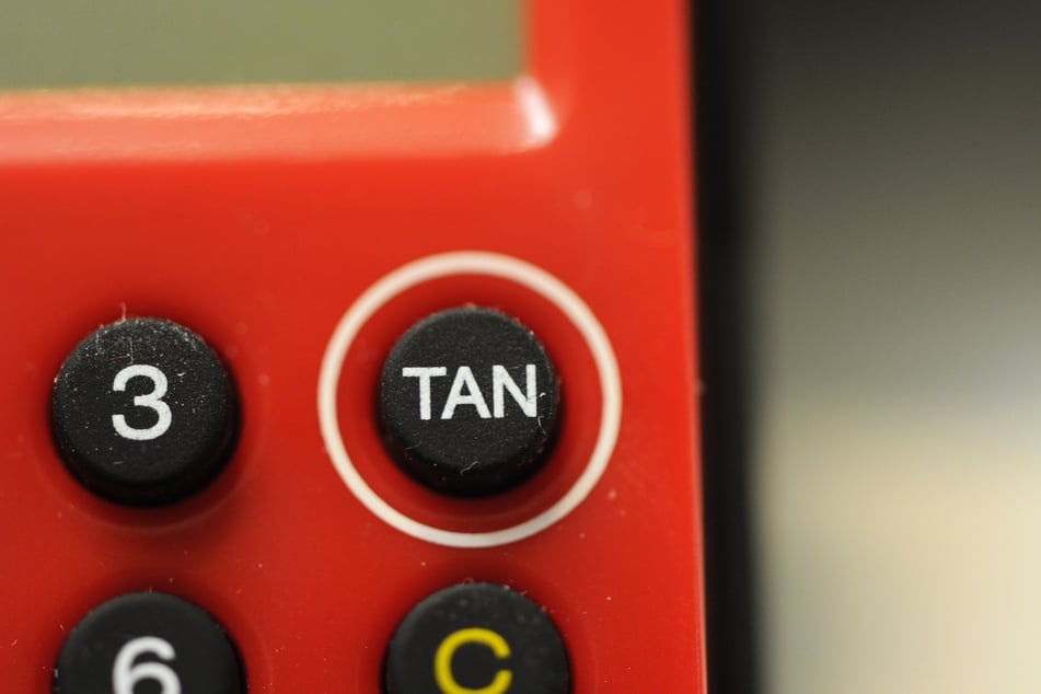 Sogenannte TAN-Codes übermittelte der Mann an die Täter. (Symbolbild)