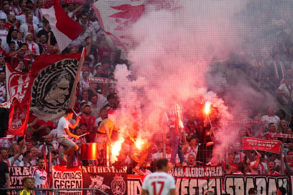 Können es einfach nicht lassen: Die Kölner Fans zündeten nach der Führung erneut pyrotechnische Gegenstände.