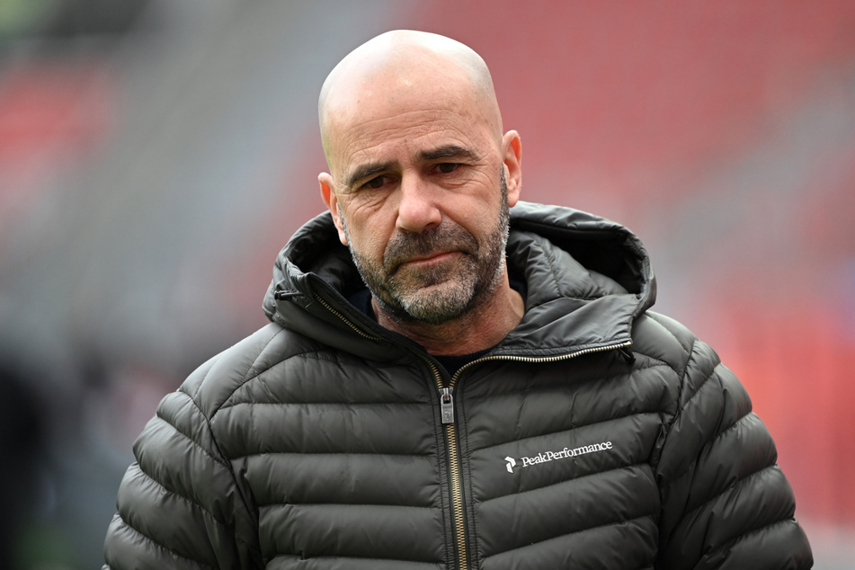 Peter Bosz (58) geht augenscheinlich wieder auf Jobsuche. Der Fußballlehrer soll bei Olympique Lyon entlassen worden sein.
