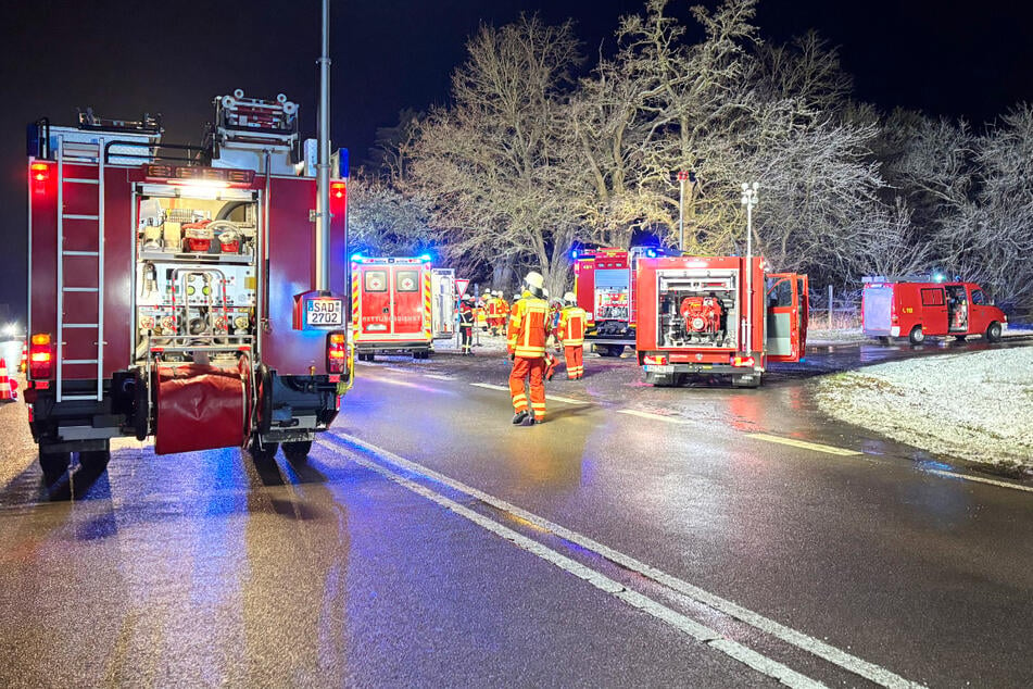 Die Rettungskräfte waren in der Nacht auf Freitag mit einem Großaufgebot vor Ort im Einsatz.