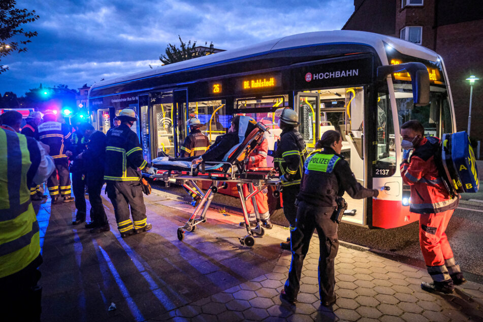 E-Scooter zwingt Linienbus zur Vollbremsung: Fünf Verletzte
