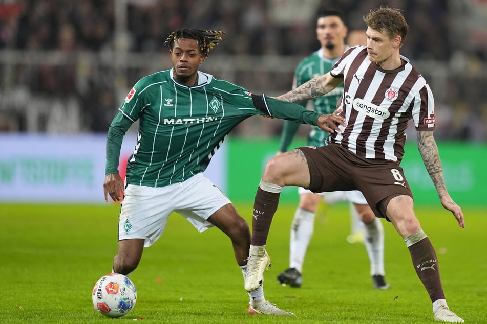 Samuel Mbangula (22, l.) verlässt Werder Bremen.