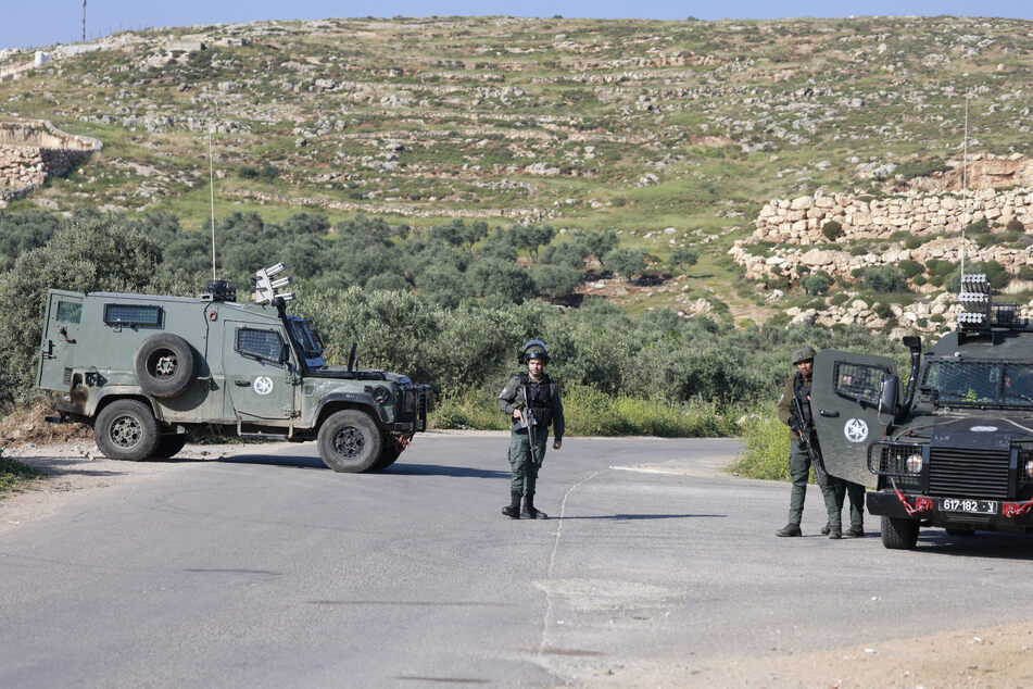 Die Lage in dem Gebiet war in den vergangenen Tagen nach dem Tod eines 14 Jahre alten israelischen Jungen bei einem, wie Israel es nannte, nationalistischen Angriff angespannt.