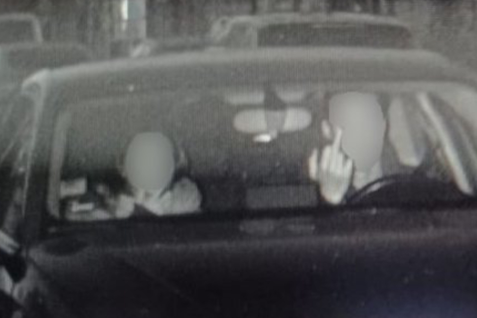 Der Audi-Fahrer in Berlin wurde geblitzt, als er der Polizei seinen Mittelfinger entgegenstreckte.