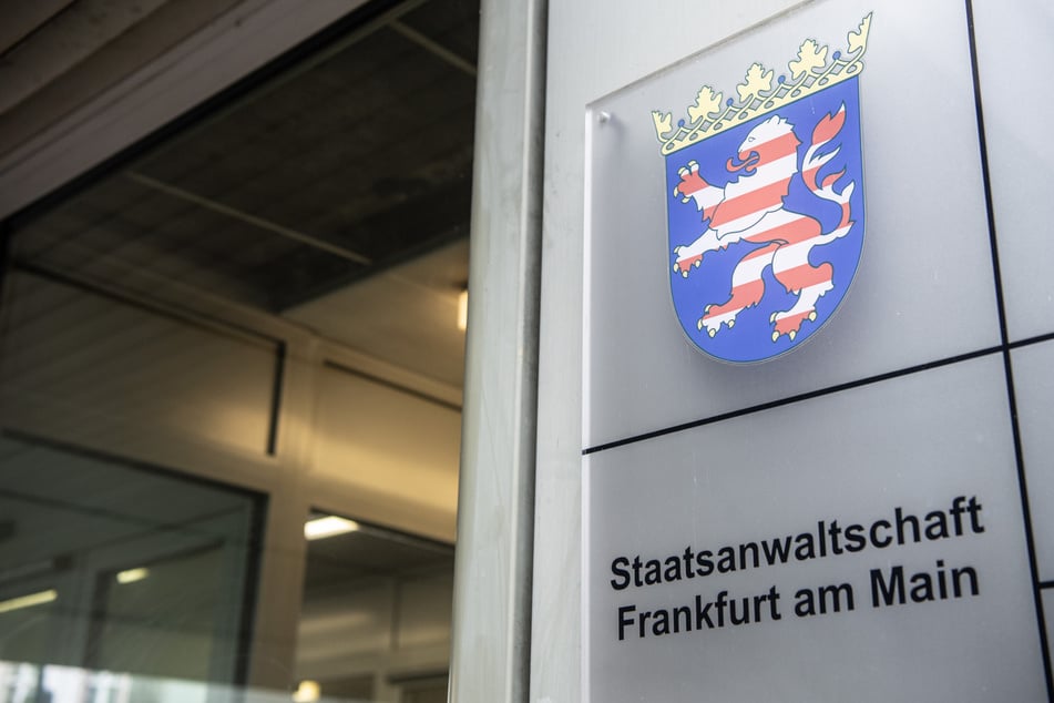 Die Staatsanwaltschaft Frankfurt wirft dem 23 Jahre alten Mann insgesamt acht Taten des sogenannten Pedo-Huntings vor.