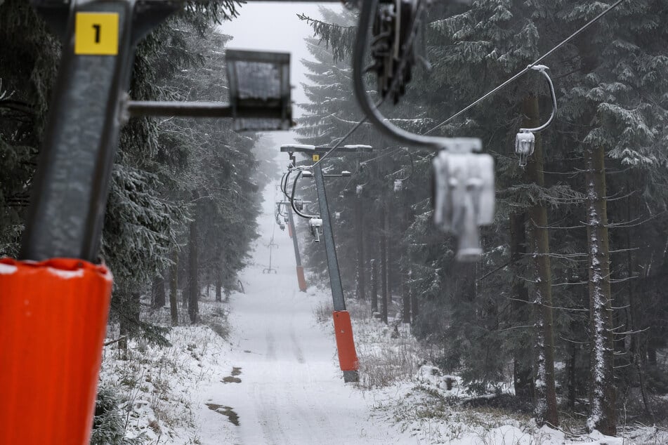 Die alten Liftanlagen sind am Fichtelberg sind nicht mehr zeitgemäß. Ein moderner Sechser-Sessellift ist geplant.
