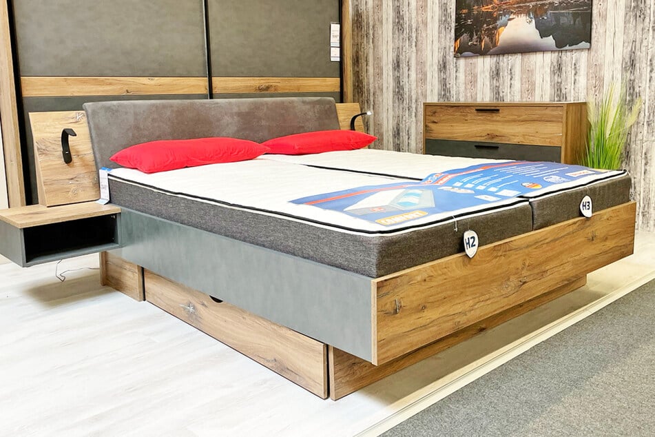 ROLLER gibt hunderte Möbel am Mittwoch (4.3.) günstig ab