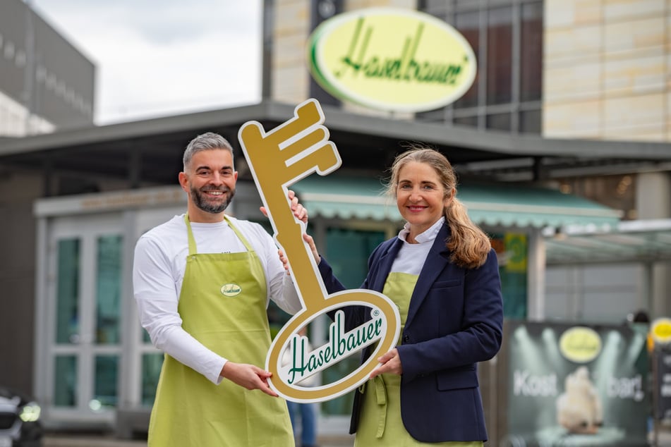 Annett Walter (56) übergibt ihren Eispavillon an Unternehmensberater Max Rothe (39).