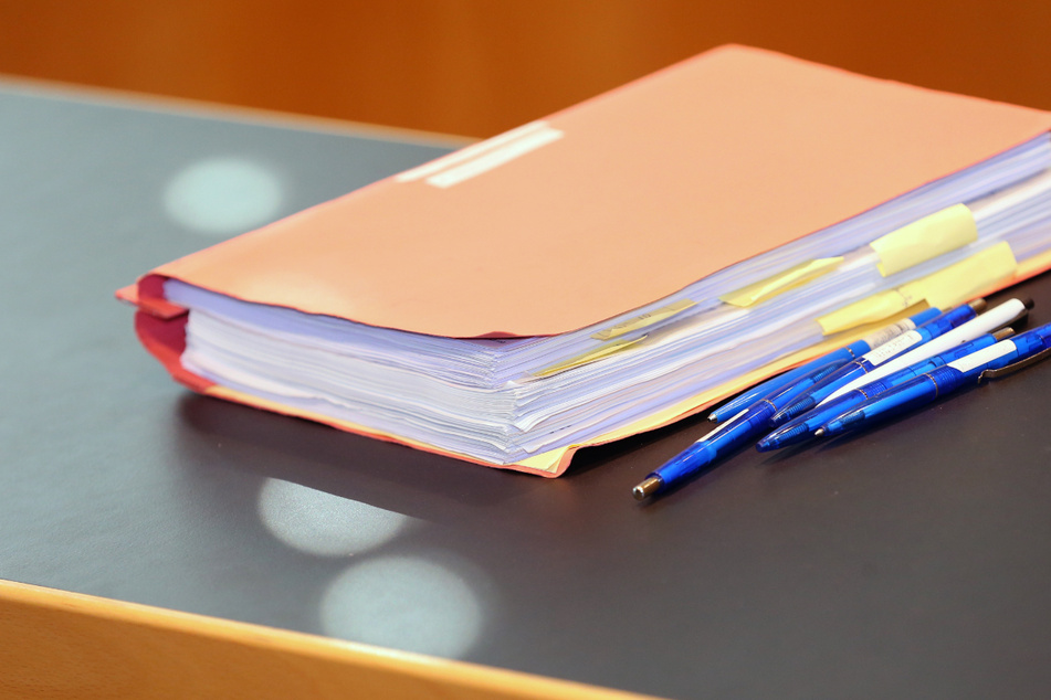 Weil eine Richterin eine Unterschrift vergessen hat, wurde der Schuldspruch vom Bundesgerichtshof in Karlsruhe kassiert. (Symbolbild)