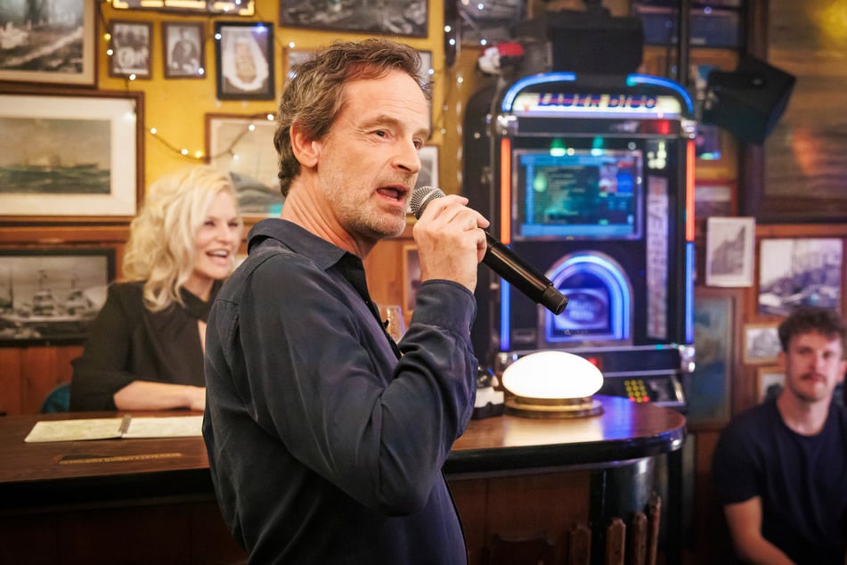 "Tatort"-Schauspieler Jörg Hartmann (56) war am Donnerstag bei "Inas Nacht" zu Gast.