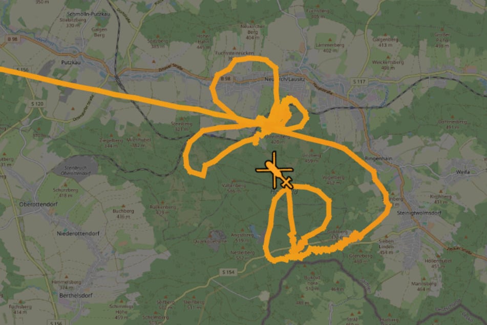 Rund eine Stunde lang hielt sich die Maschine über Neukirch und dem angrenzenden Hohwald auf.