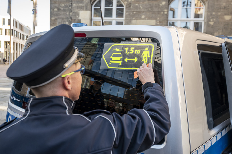 Mindestabstand zwischen Autos und Radlern Stadt und