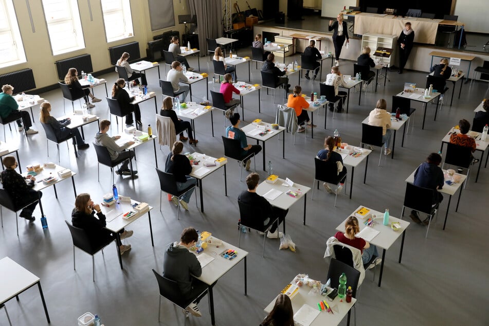 In Thüringen wurden Schüler beim Geschichts-Abitur 2023 mit einer alten Prüfungsaufgabe konfrontiert. (Symbolfoto)
