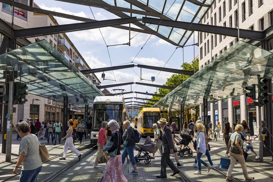 Sonst ist der Postplatz immer gut gefüllt, sei es mit Menschen oder mit Straßenbahnen. Die Umleitungen am kommenden Sonntag werden zu spüren sein.