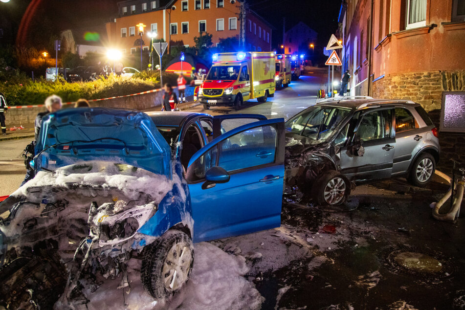Bei dem Unfall in Lauter-Bernsbach sind elf Menschen verletzt worden.