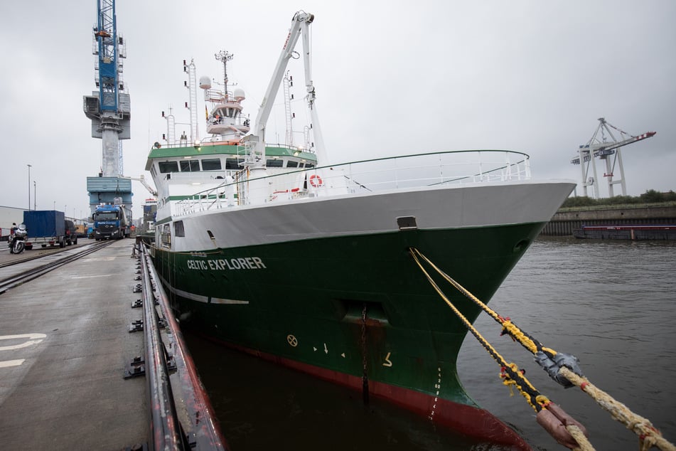 Das irische Forschungsschiff "Celtic Explorer" wird beladen. (Archivbild)