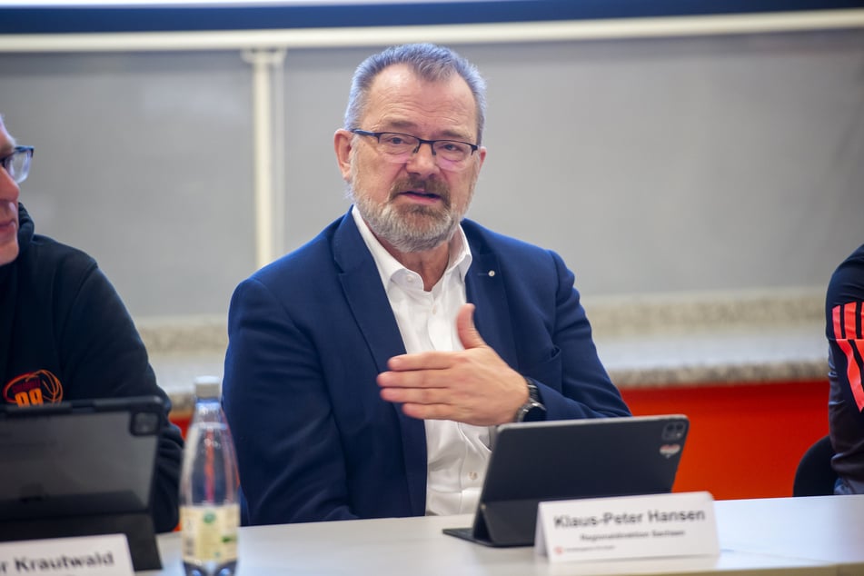 Sachsens BA-Chef Klaus-Peter Hansen (64) wünscht sich, dass noch mehr Unternehmen in Sachsen ausbilden.