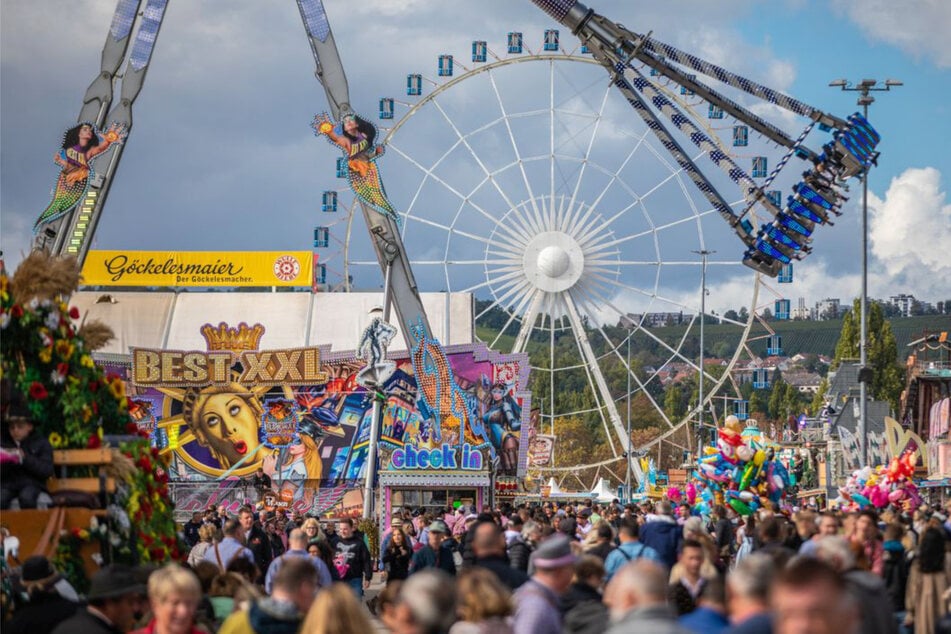 Stuttgart: Halbzeit auf dem Cannstatter Wasen: Polizei muss Zugänge zum Volksfest zeitweise sperren