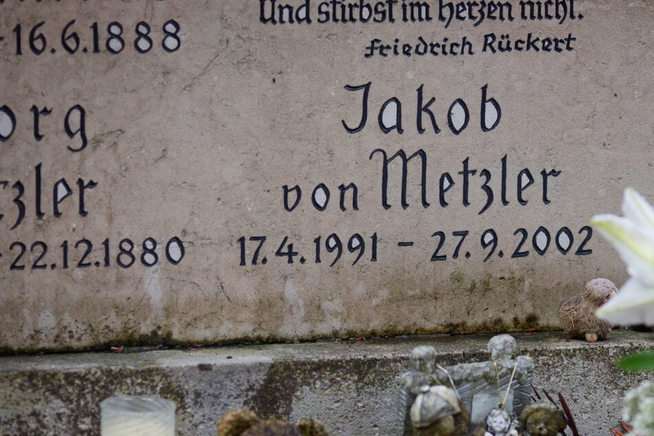 Der Grabstein des 2002 ermordeten elfjährigen Jakob von Metzler.