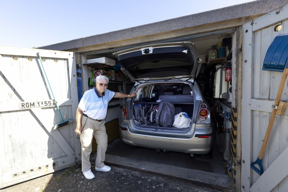 Der gehbehinderte Günter Eppendörfer (87) baute seine Garage vor 62 Jahren selbst mit auf.