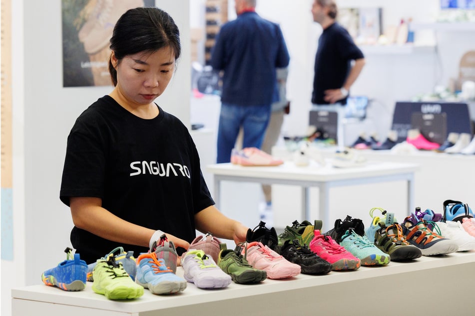 Die Messe in Offenbach ist europaweit die erste für Barfußschuhe. 71 Aussteller sind vor Ort.