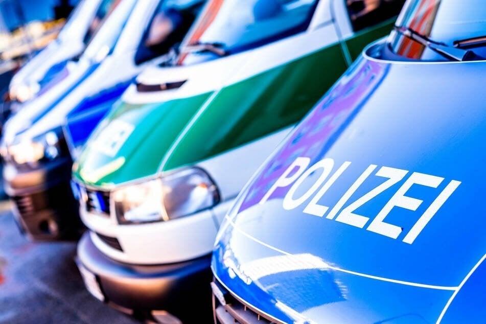 13-Jähriger zückt Messer auf Volksfest, Junge Frau kann ausweichen