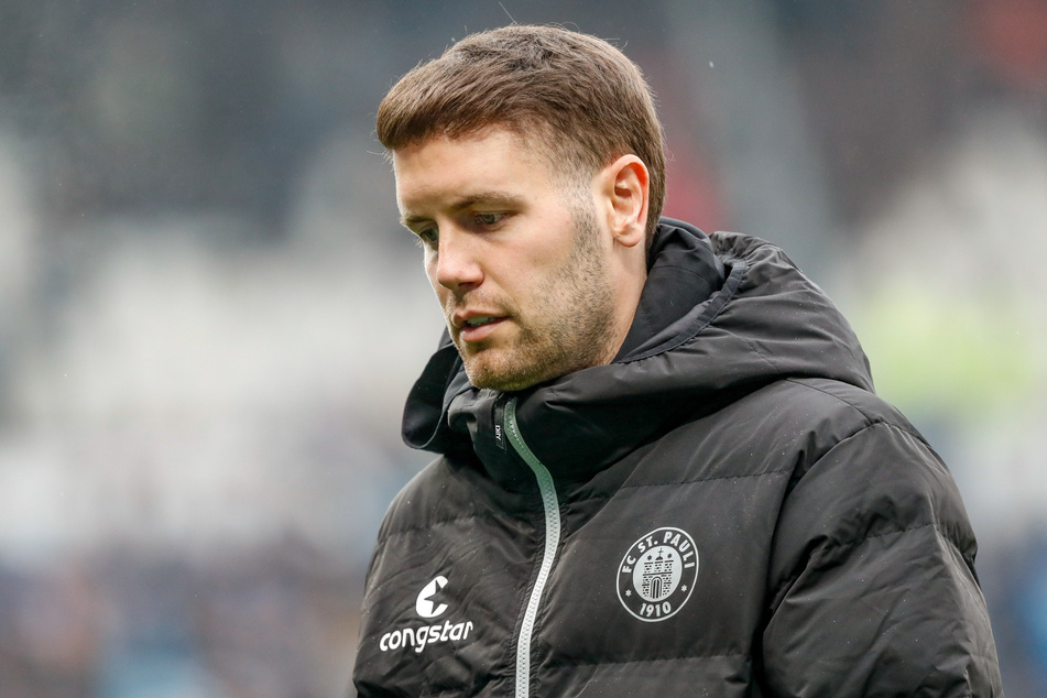 St.-Pauli-Trainer Fabian Hürzeler (30) hat mit seinem Erfolg das Interesse anderer Vereine geweckt.
