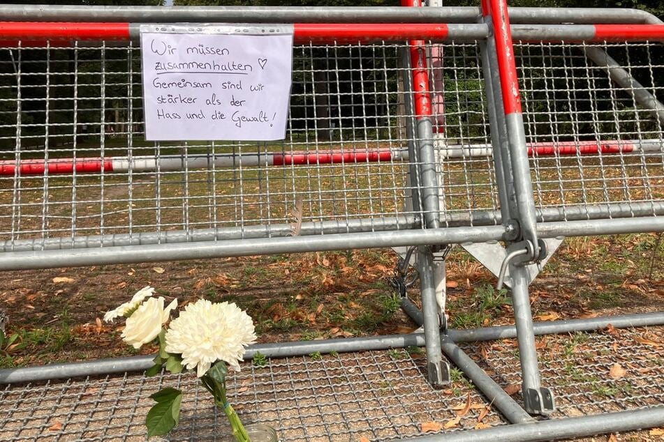 Eine Frau stirbt, viele Menschen werden schwer verletzt. Der Angriff mit einem Auto im Berliner Tiergarten galt offensichtlich den Besuchern des Christopher Street Days.