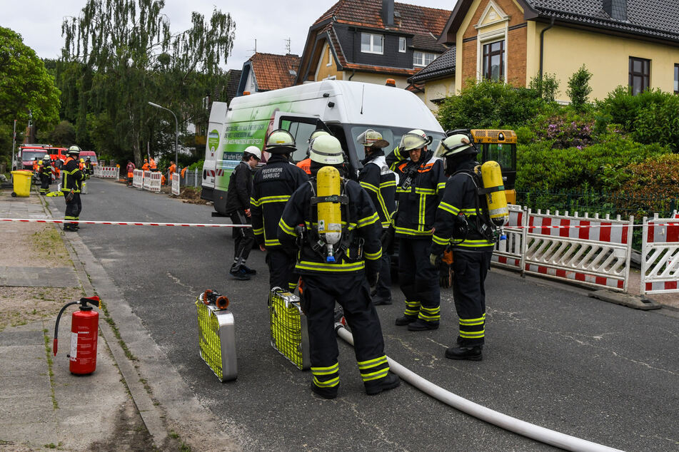 Bei Bauarbeiten in Hamburg wurde am Montagvormittag eine Gasleitung beschädigt. Ein Großaufgebot der Feuerwehr musste anrücken.