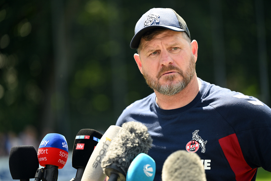 Steffen Baumgart (51), Trainer des 1. FC Köln, hat den Umgang mit den Nationalspielern kritisiert.