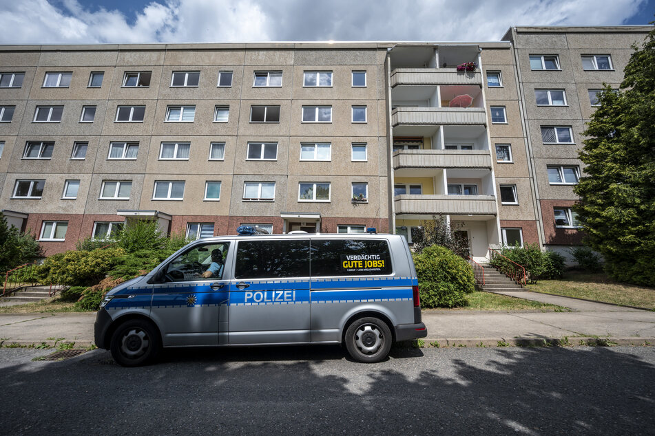 Die Leiche der jungen Frau wurde Mitte Juli in einem Plattenbau im Heckertgebiet gefunden. Nun wurde ein Verdächtiger festgenommen.