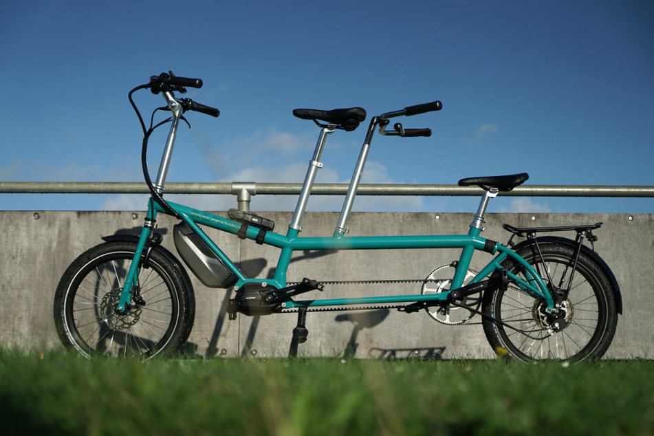 Die Radsportler mit Sehbehinderung werden auf ihrem jeweiligen Tandem von einem Freiwilligen begleitet. (Symbolbild)