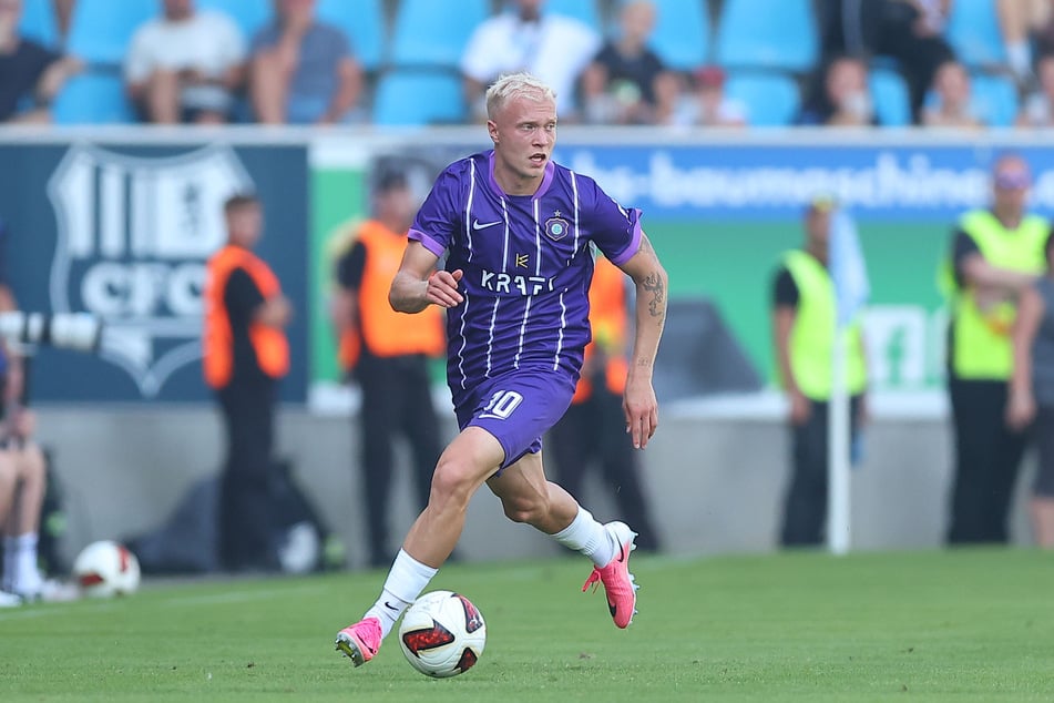 Durch die Sperre von Tim Maciejewski (nicht im Bild) ist mit Aue-Stürmer Linus Queißer in der Startelf zu rechnen.