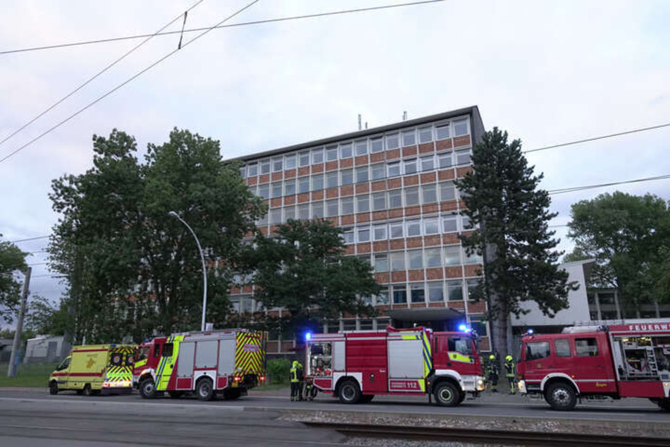 Die Feuerwehr rückte am Samstag zur Chemnitzer Asylunterkunft in der Annaberger Straße aus (Archivbild).