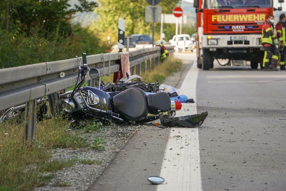 Ein 17-Jähriger ist am Sonntagnachmittag bei einem Motorradunfall ums Leben gekommen.