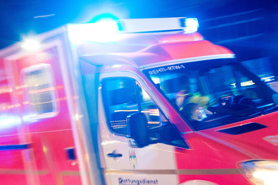 Jede Hilfe kam zu spät, der 25-jährige Fahrer verstarb noch an der Unglücksstelle. (Symbolfoto)