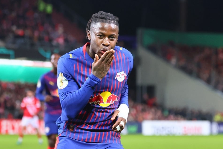 Hier kommt nochmal der Torschütze des 1:0, Johan Bakayoko.