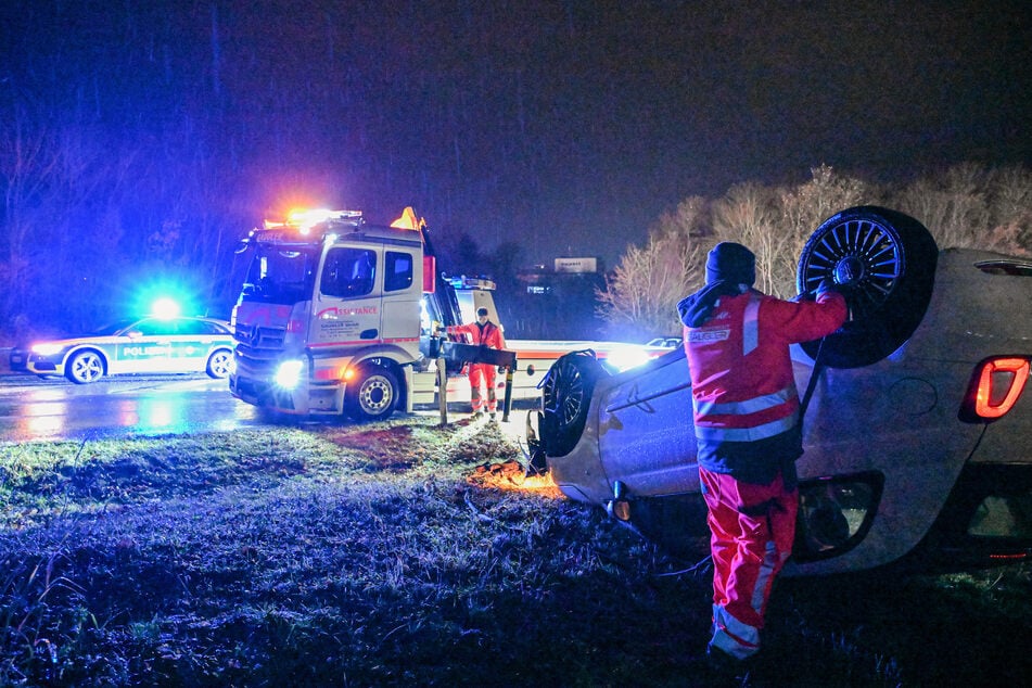 Mit dem plötzlichen Wintereinbruch und dem damit einhergehenden Glatteis rechnete die Fahrerin nicht.
