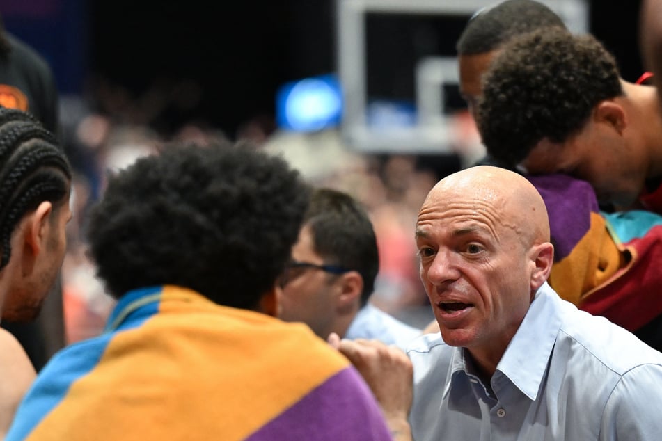 Niners-Trainer Rodrigo Pastore (53, r.) ist stolz auf sein Team. (Archivfoto)