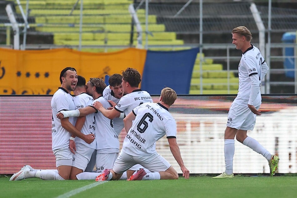 Da durfte schon früh gejubelt werden beim BFC Dynamo, die bei Lok Leipzig ein starkes Spiel machten und verdient zur Halbzeit mit 2:0 führten.
