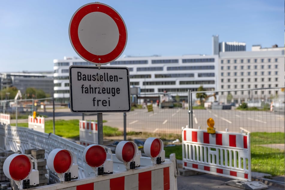 Zurzeit Baustelle, bald archäologische Ausgrabungsstelle: Was die Forscher auf dem Johannisplatz vorhaben, darüber können sich Chemnitzer am Sonntag vor Ort informieren.