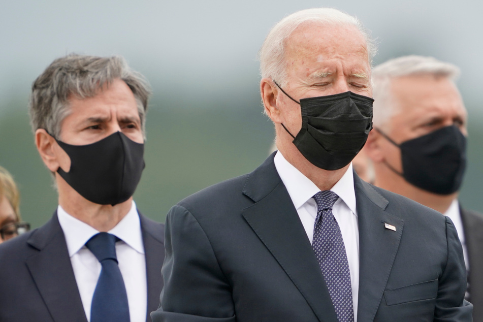Joe Biden bei Zeremonie für gefallene US-Soldaten: Auf einmal verhält er sich merkwürdig