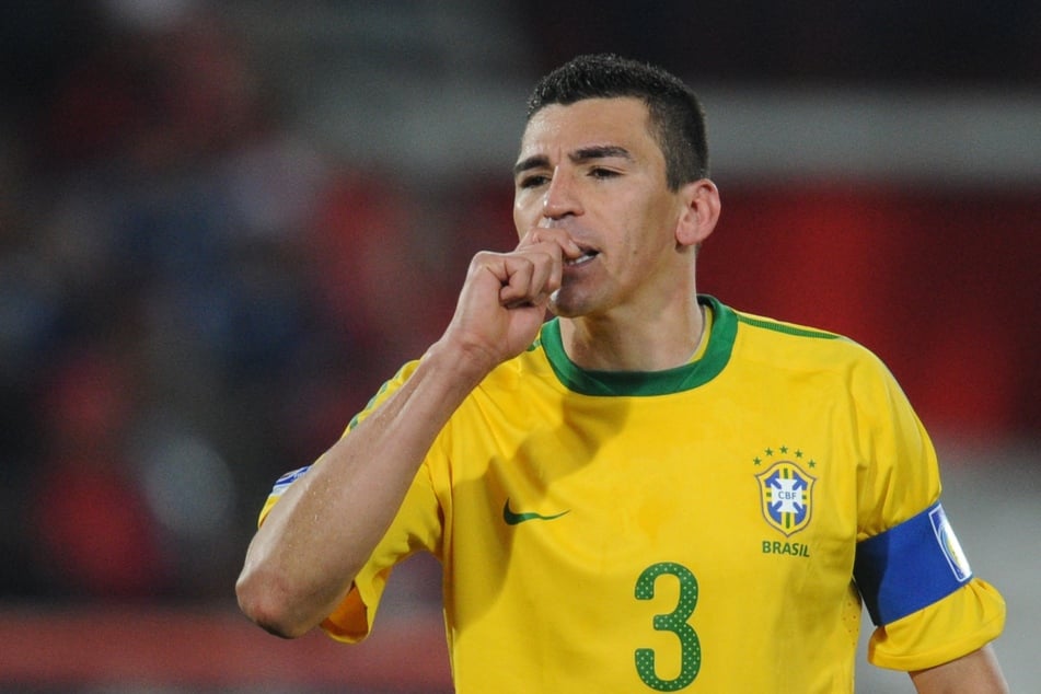 Mit der brasilianischen Nationalmannschaft gewann Lúcio 2002 den WM-Titel, wurde später sogar zum Kapitän ernannt.