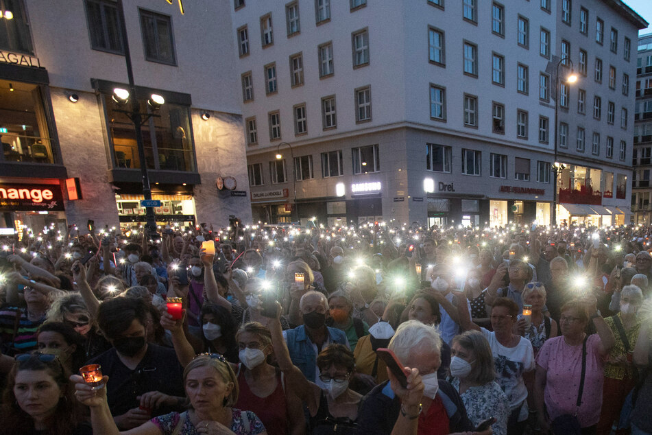 Tausende kamen Anfang August auf dem Stephansplatz in Wien zusammen, um der Ärztin zu gedenken.