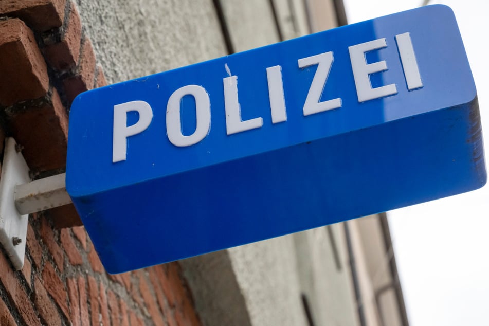 Polizei kann Banküberfall zehn Jahre lang nicht aufklären, dann marschiert Mann ins Revier